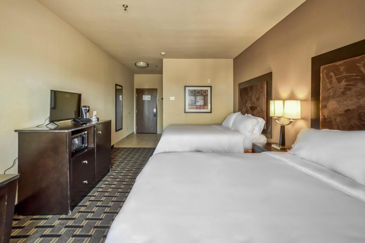 Holiday Inn Express And Suites Beeville By Ihg Exterior foto